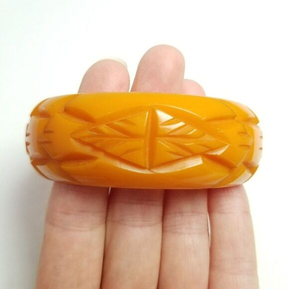 Vintage Carved Butterscotch Yellow Orange Plastic Wide Bangle Bracelet 60s 70s - Picture 7 of 7